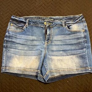 Maurices Denim Shorts Size 20 (Women’s)